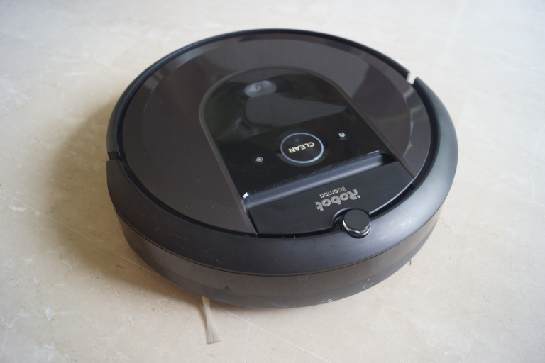Test du iRobot Roomba i7+, la poussière est dans le sac