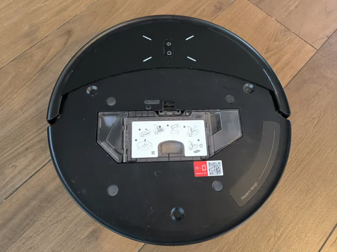 Vue de dessous du Roborock Saros 10R